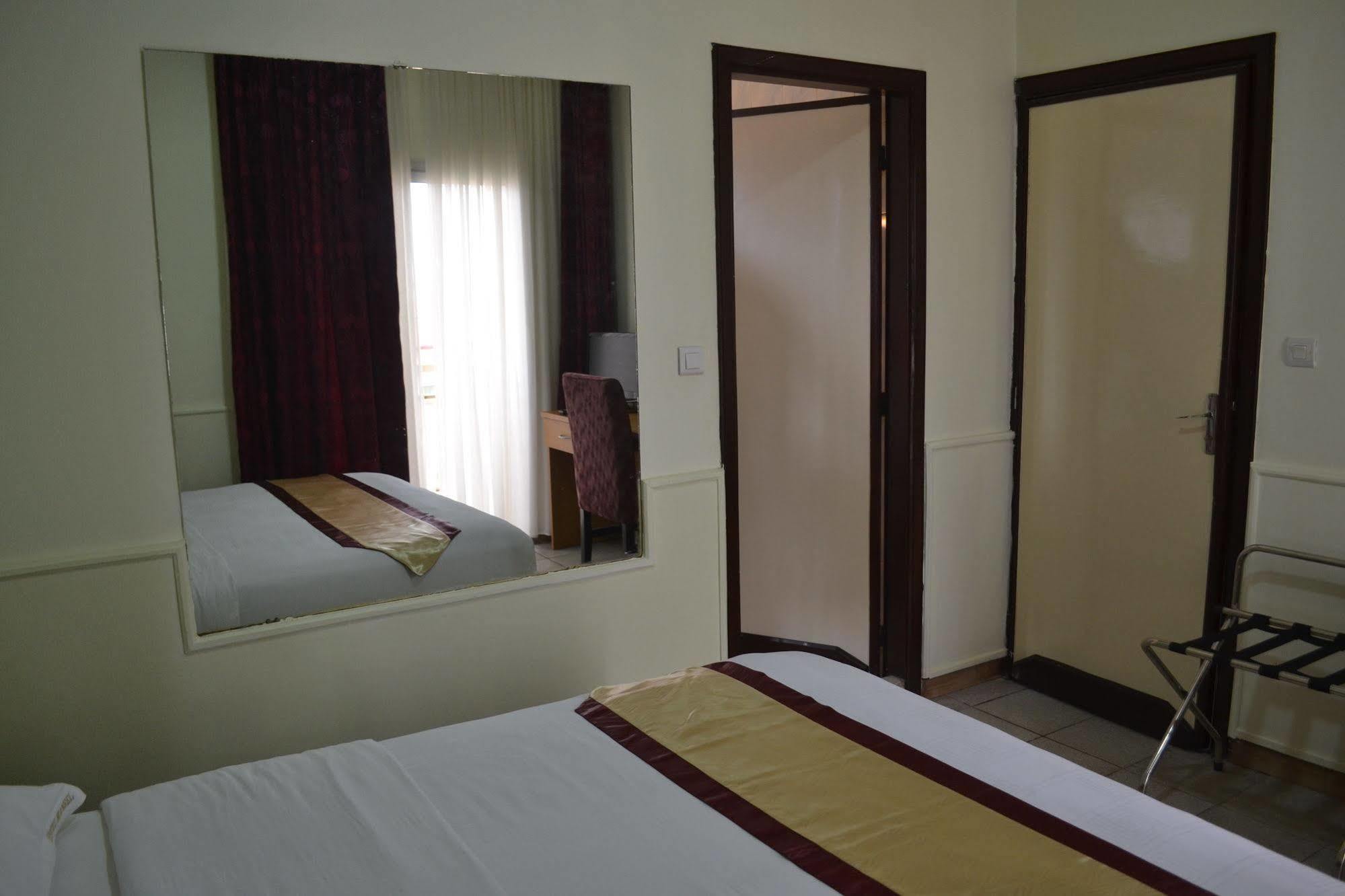 Hotel Mansel 야운데 외부 사진